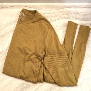 Figs salta seamless under scrub long sleeve top. Size medium. Chartreuse.